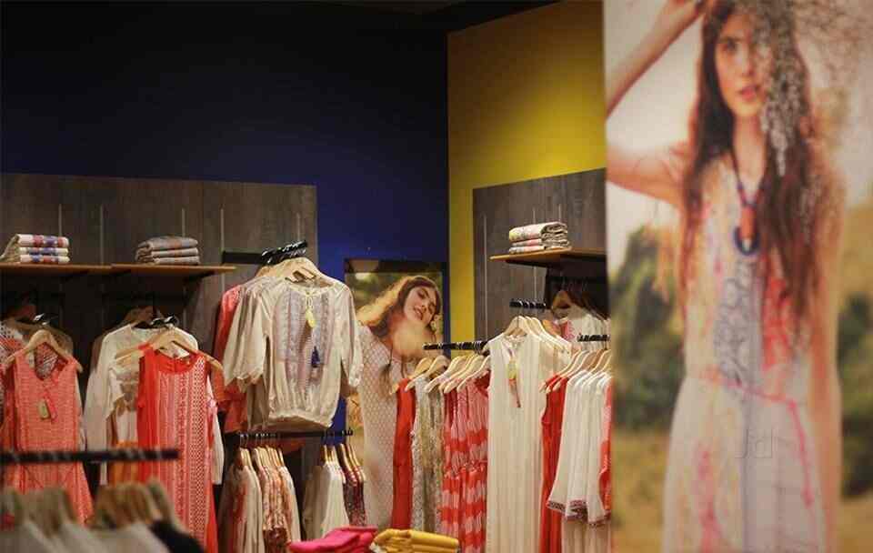 Global Desi Store in Kamla Nagar,Delhi Best Readymade Garment