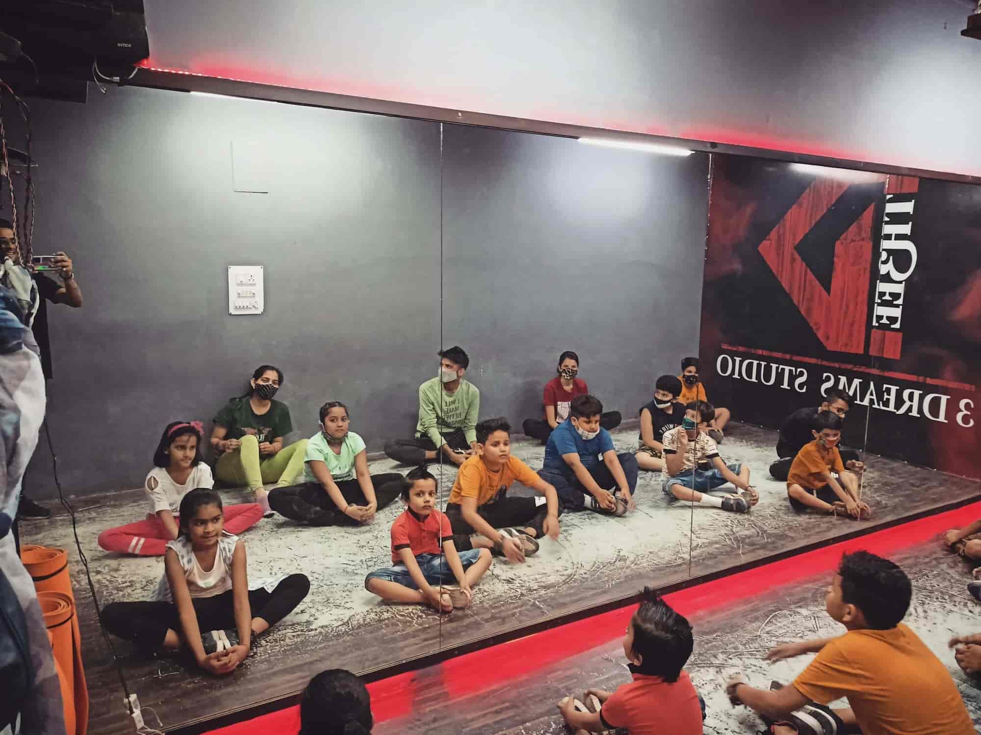 Uploaded Dance Company in Durgapuri,Delhi Best Dance Classes in Delhi