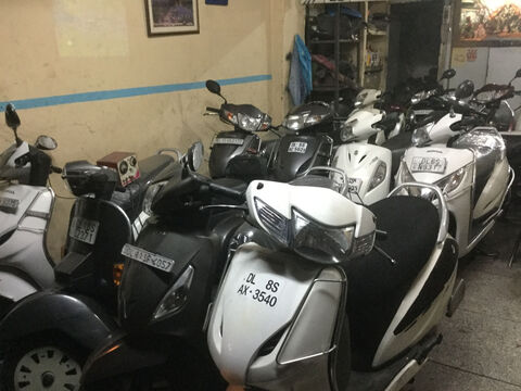 second hand scooty in karol bagh
