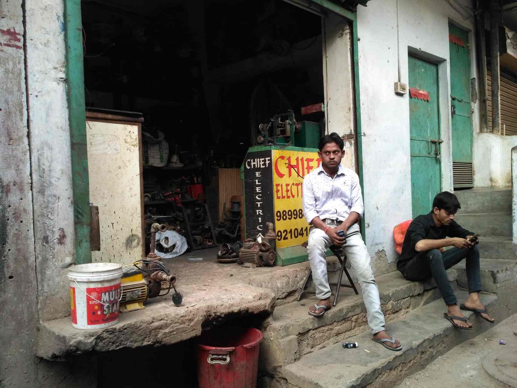 Abdul Zahir Chief Advertising in Dakshinpuri,Delhi Best Electricians