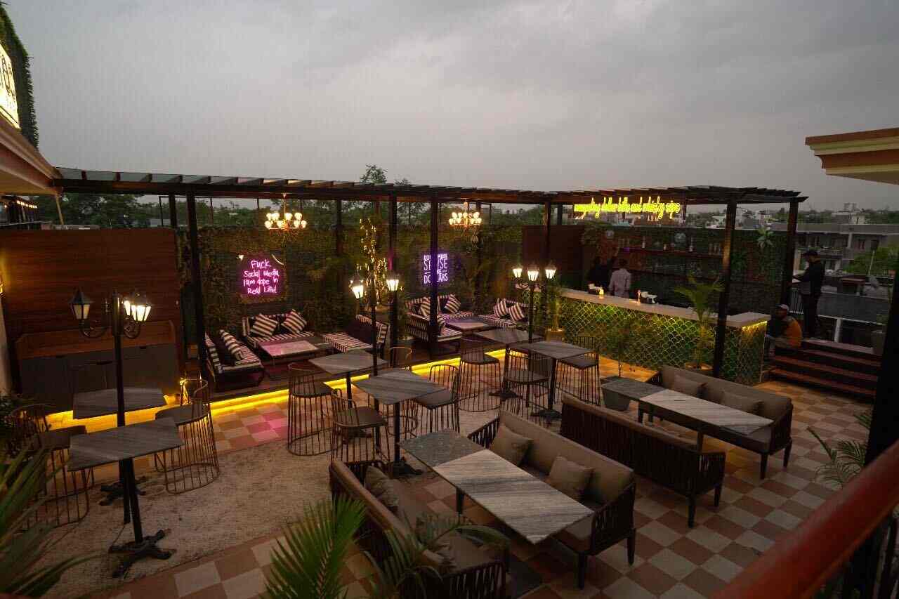 Hookah Smoking Restaurants in Noida, Delhi Shisha Smoking Restaurants