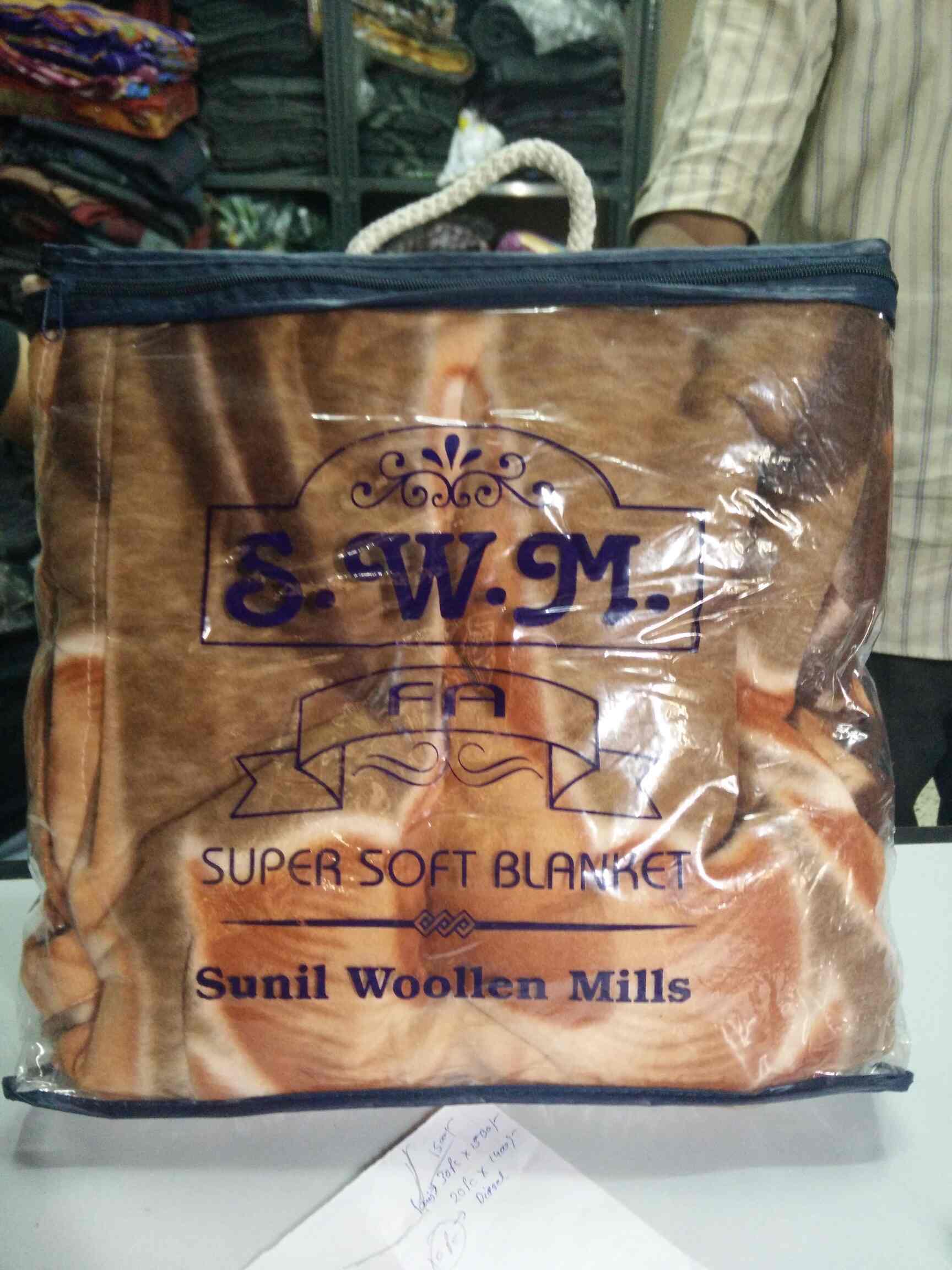 Top Blanket Wholesalers in Noida Sector 18, Delhi ब्लैंकेट