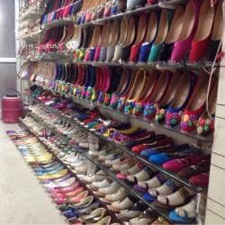 Karol bagh hot sale chappal market