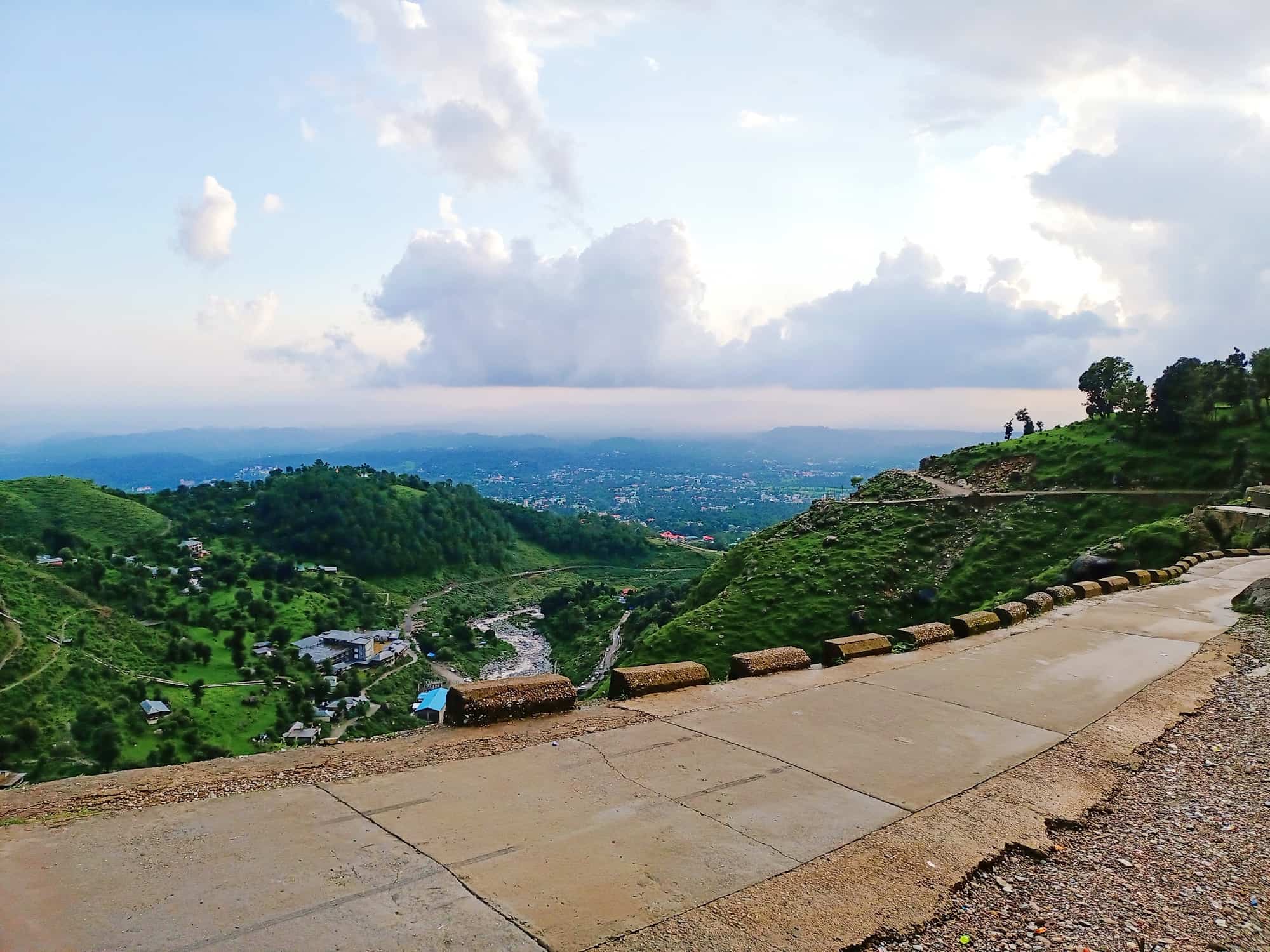 https://content.jdmagicbox.com/comp/dharamshala/g1/9999p1892.1892.230828021253.g2g1/catalogue/kharota-hill-view-point-dharamshala-j2DH5VegG3.jpg