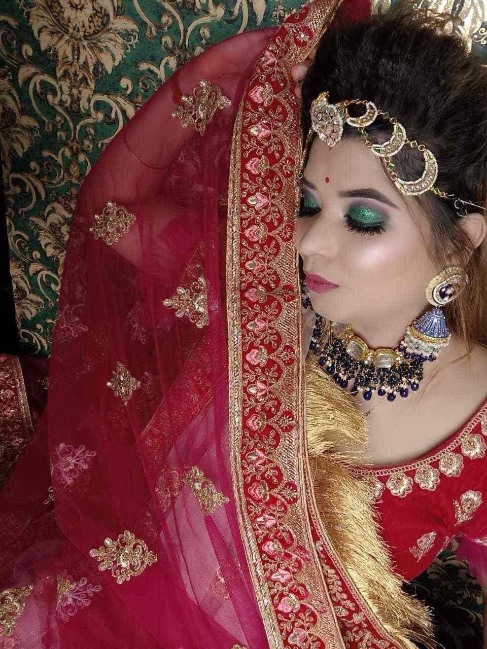 Mirror Salon & Beauty Academy in Station Road,Durg Best Beauty Salons