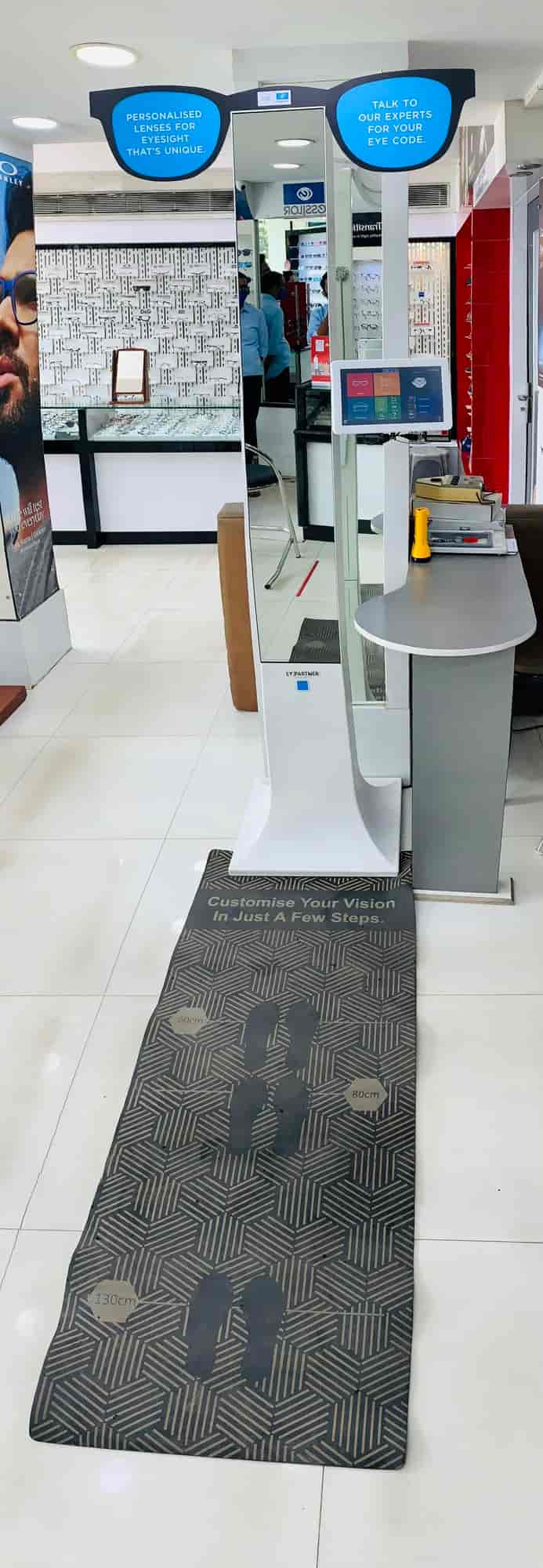 Lens & Frames Opticians in Shanmugham Road,Ernakulam Best Contact