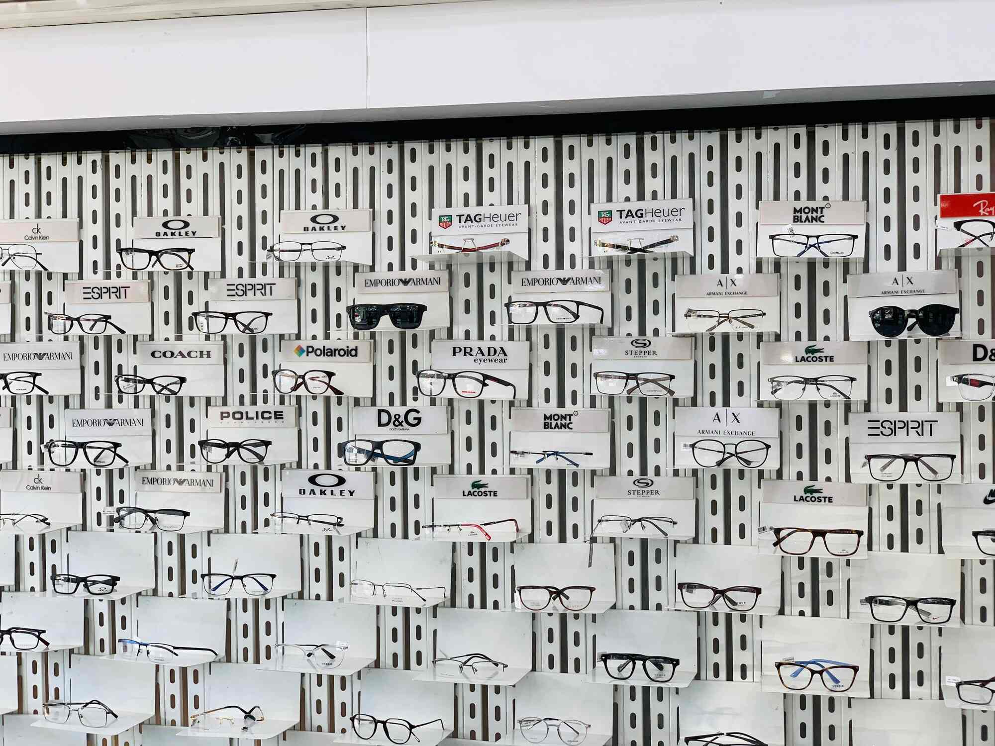 Lens & Frames Opticians in Shanmugham Road,Ernakulam Best Contact