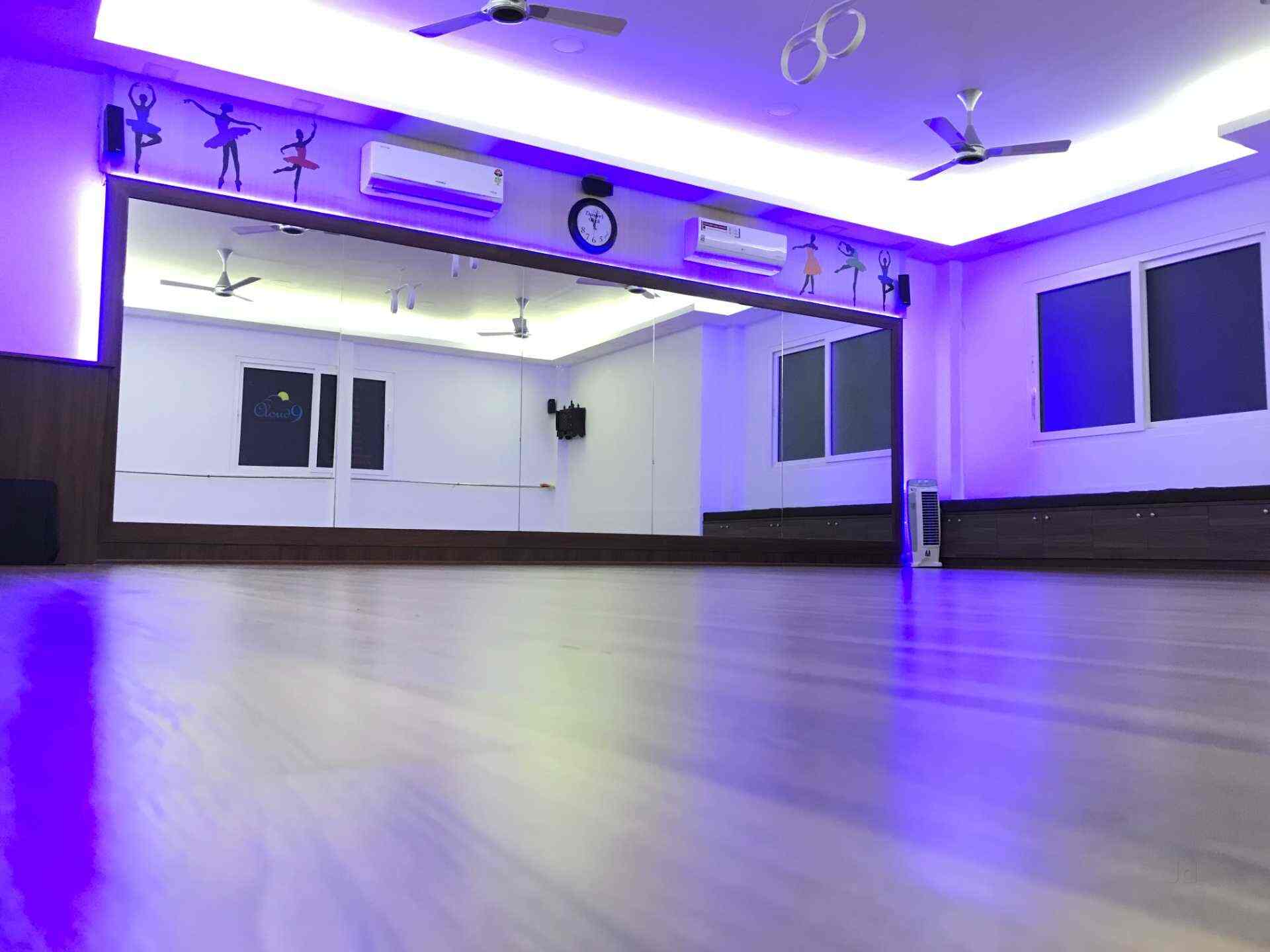 Dance Ceiling Wallpaper