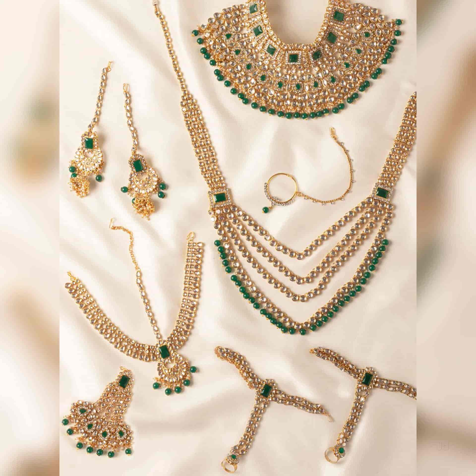 Cute collection jewellery store