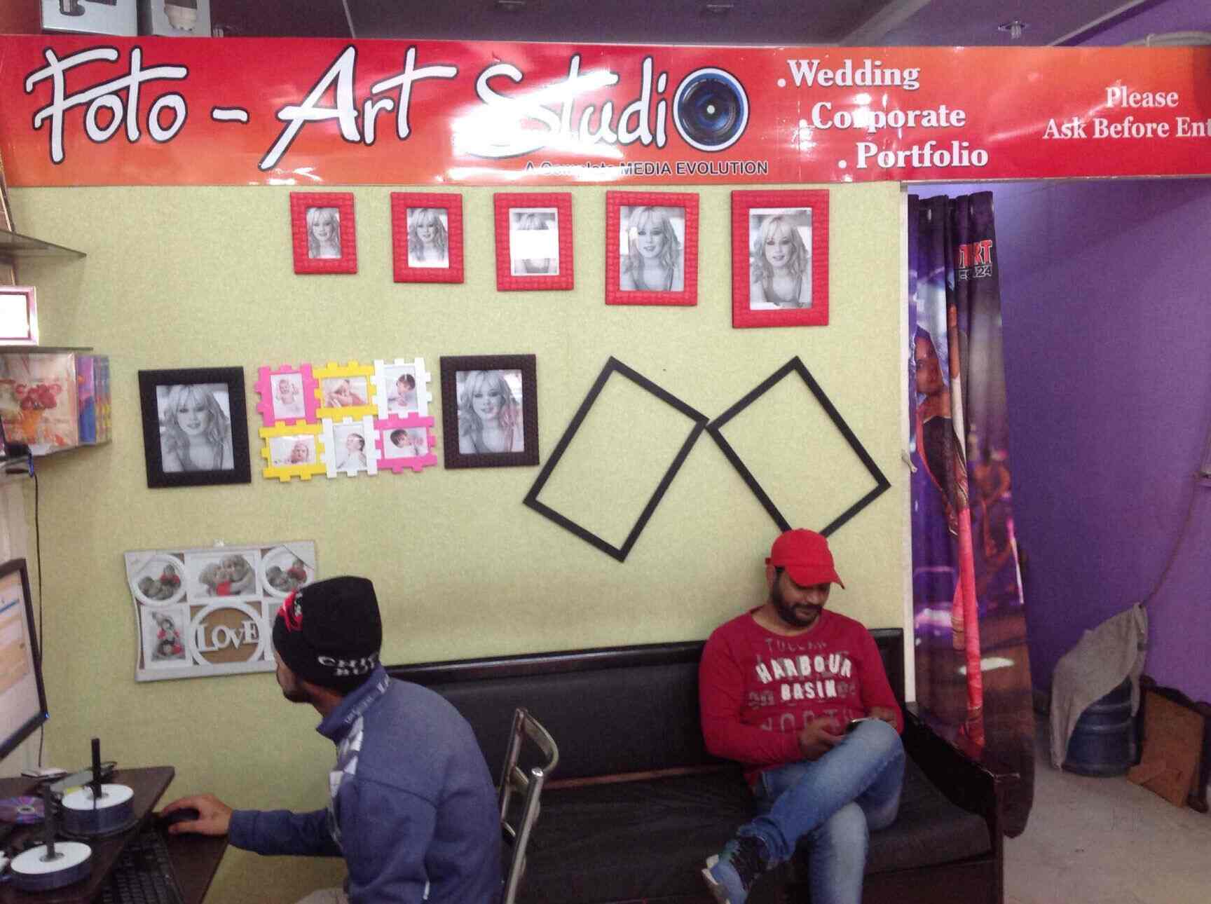 Photo Art Studio in Ahinsa Khand 1Indirapuram,Delhi Best Commercial Photographers in Delhi