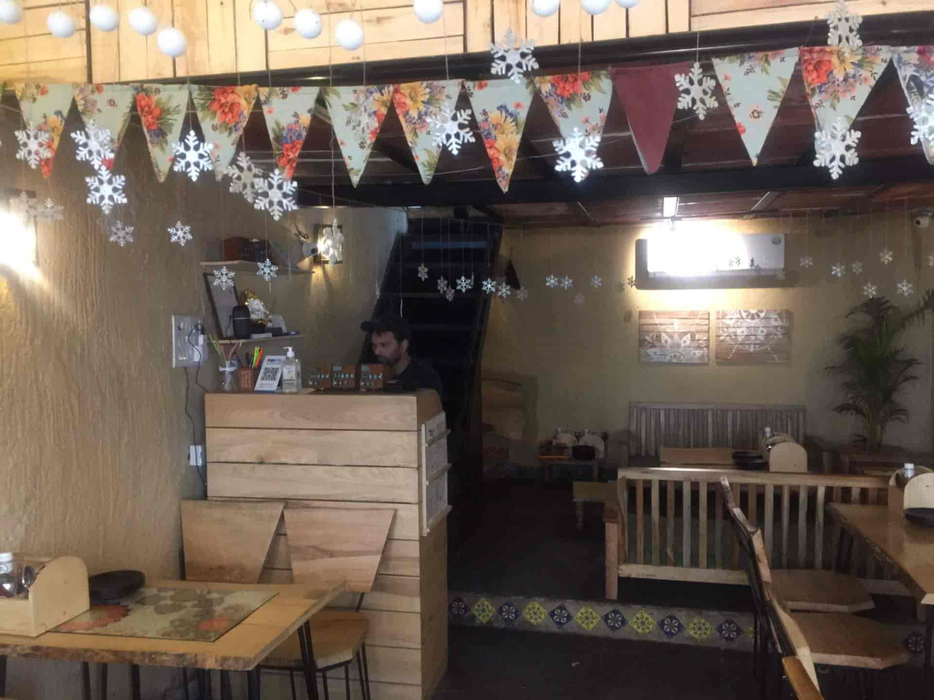 Wood Box Cafe in Indirapuram,Delhi Order Food Online Best Coffee