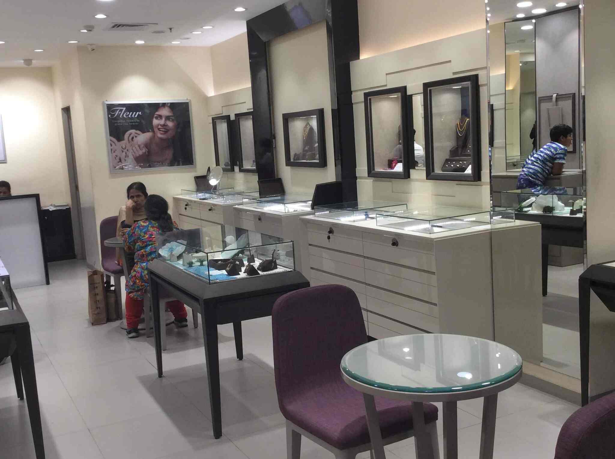 caratlane shipra mall