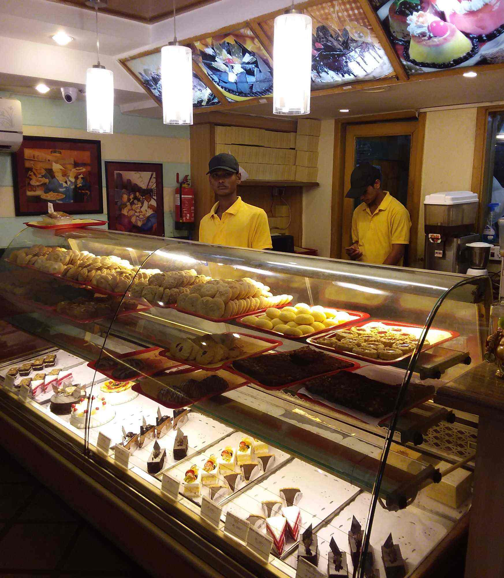 Bisque in Dlf Gurgaon,Delhi Order Food Online Best Bakeries in