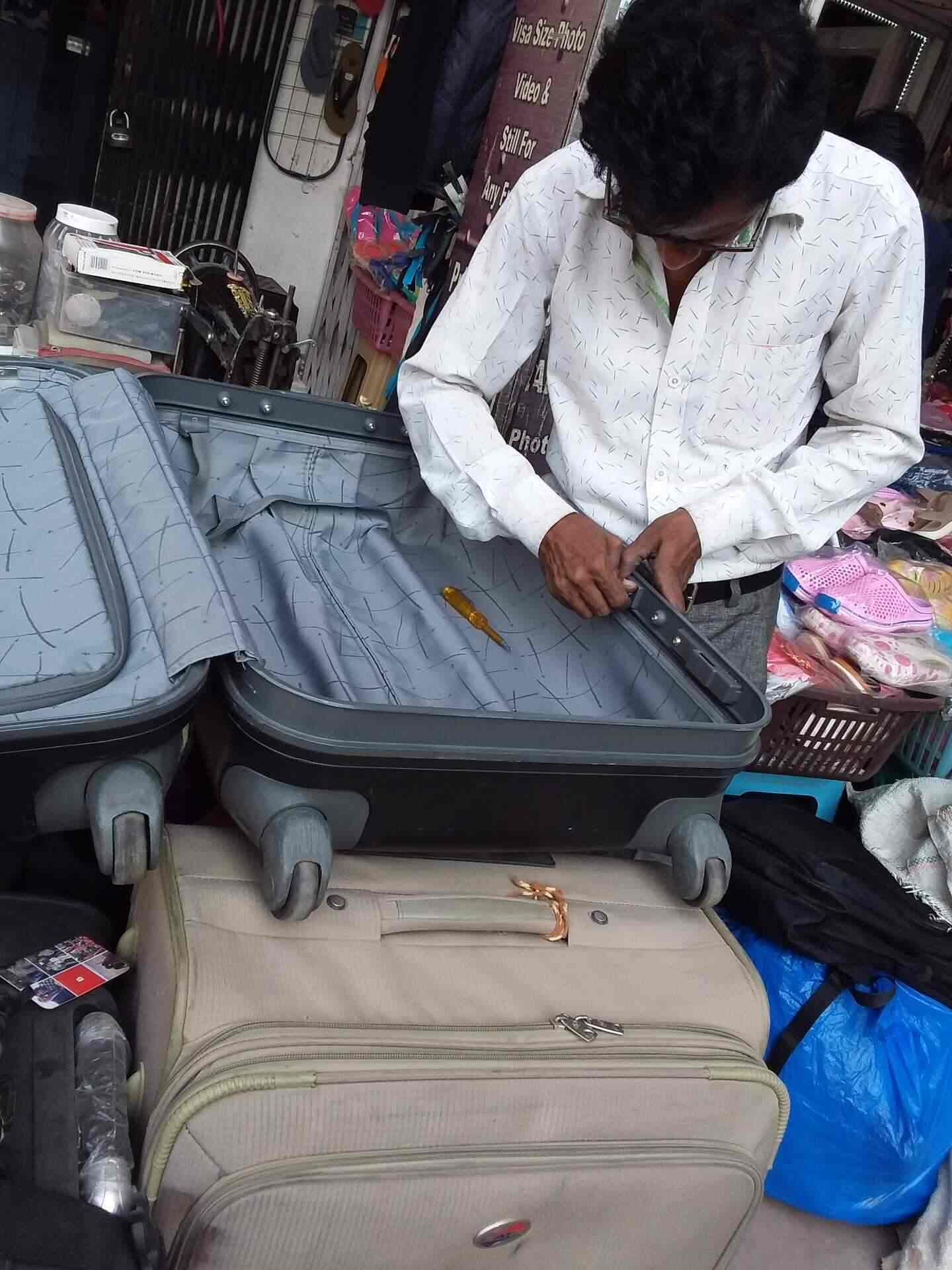 Shri Radhe Krishna in Near Vypar Kendra,Delhi Best Trolley Bag Repair