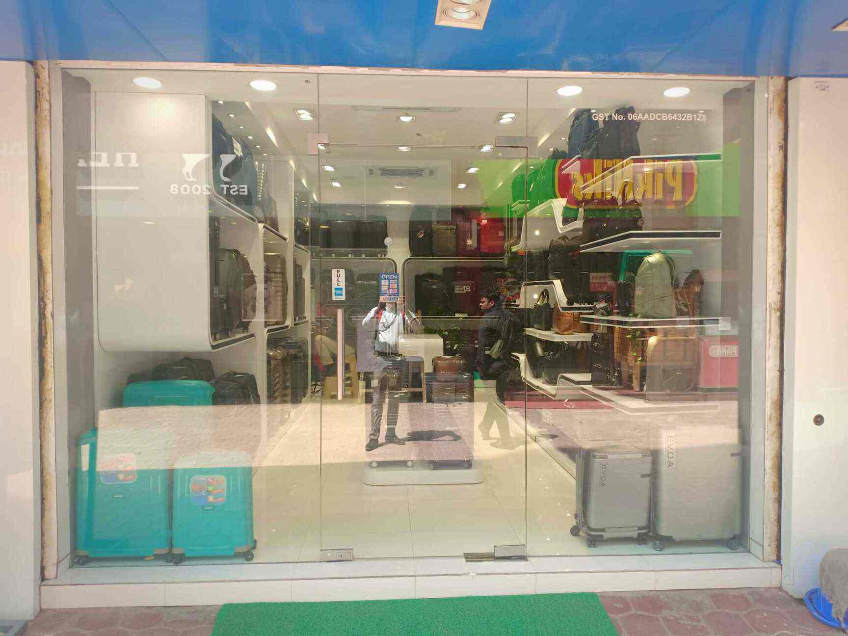 Samsonite Store (Metropolitan Mall) in MG ROAD GURGAON,Delhi Best SamsoniteBag Dealers in