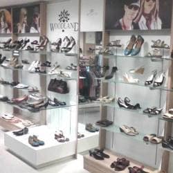 Pentagon mall shoe stores store