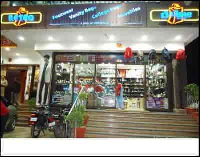 Sandal store near online me