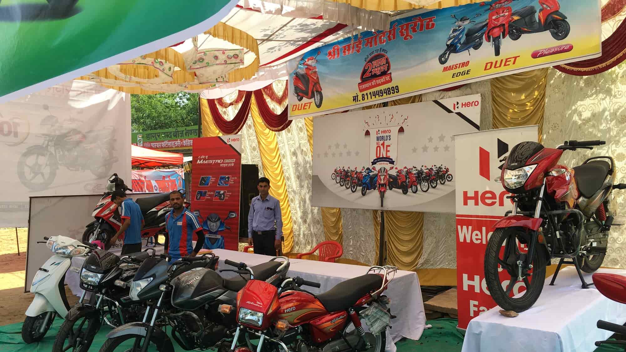 hero honda showroom bike