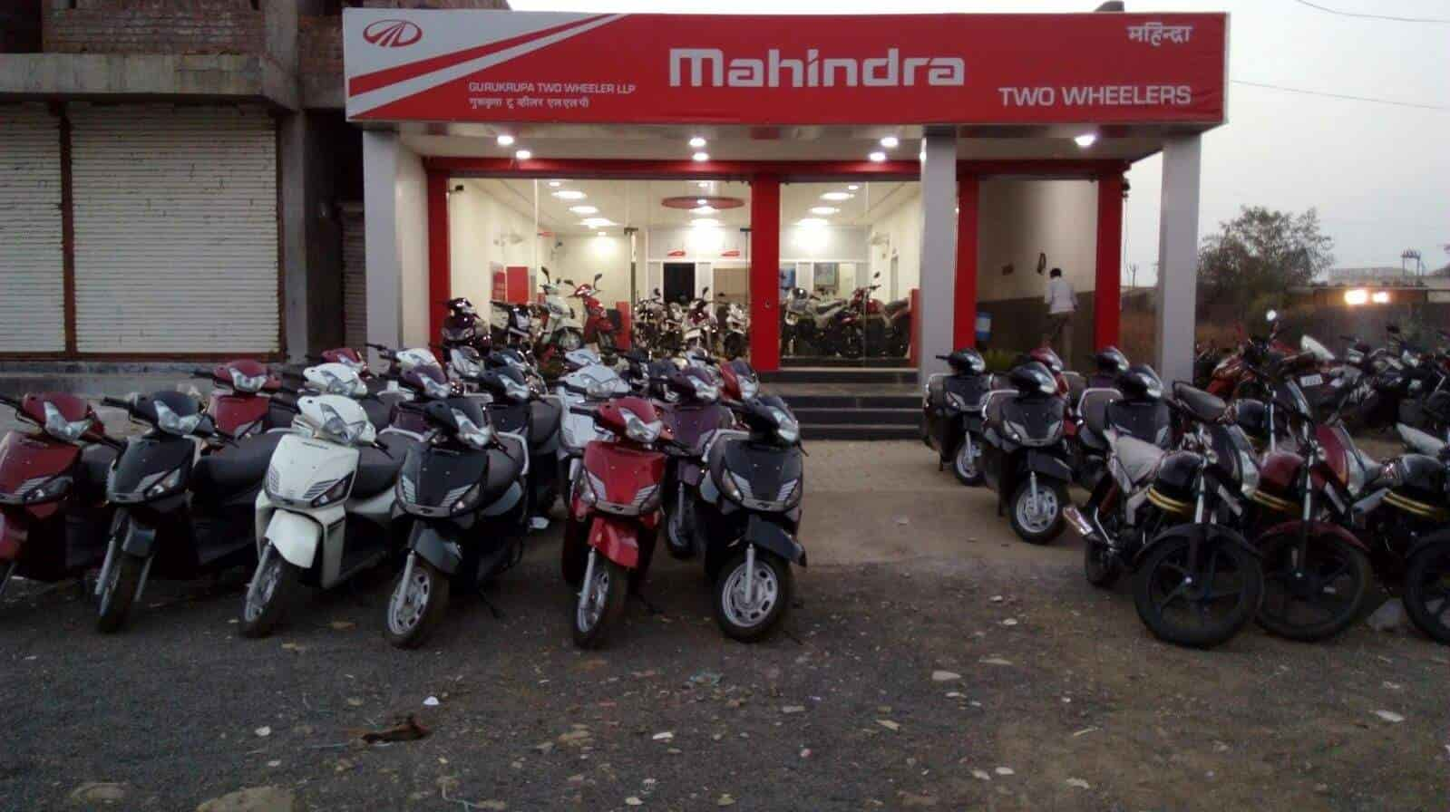 Mahindra centuro bike showroom best sale near me