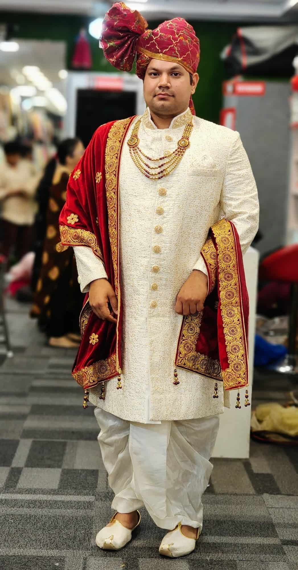 Dev fancy dress store