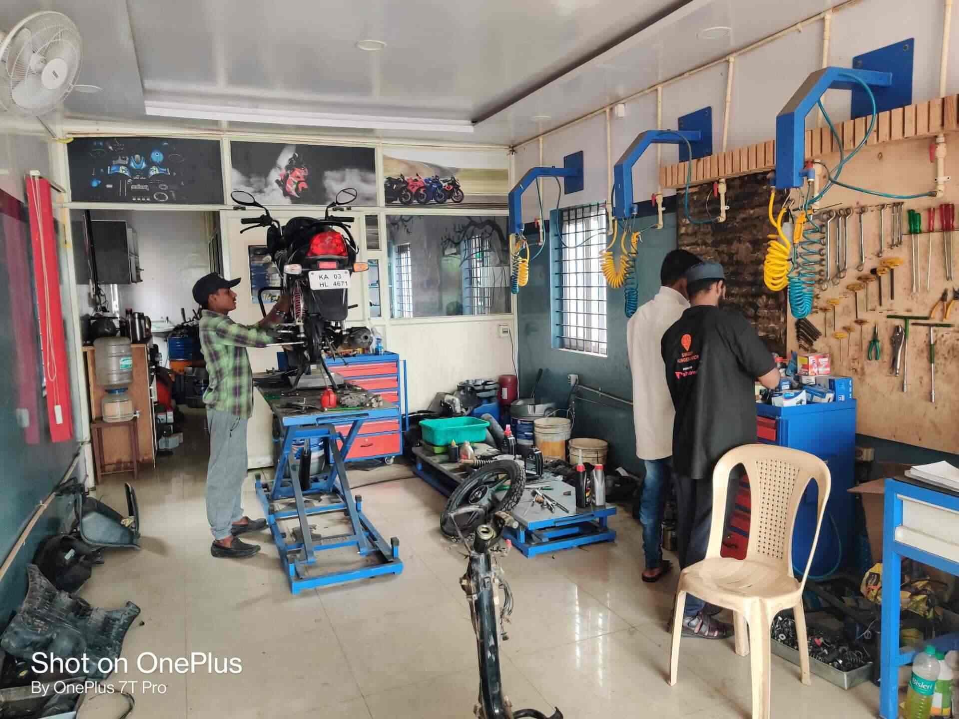 Motorcycle Dealers Honda in Bagalur, Hosur Best Hero Honda Showroom