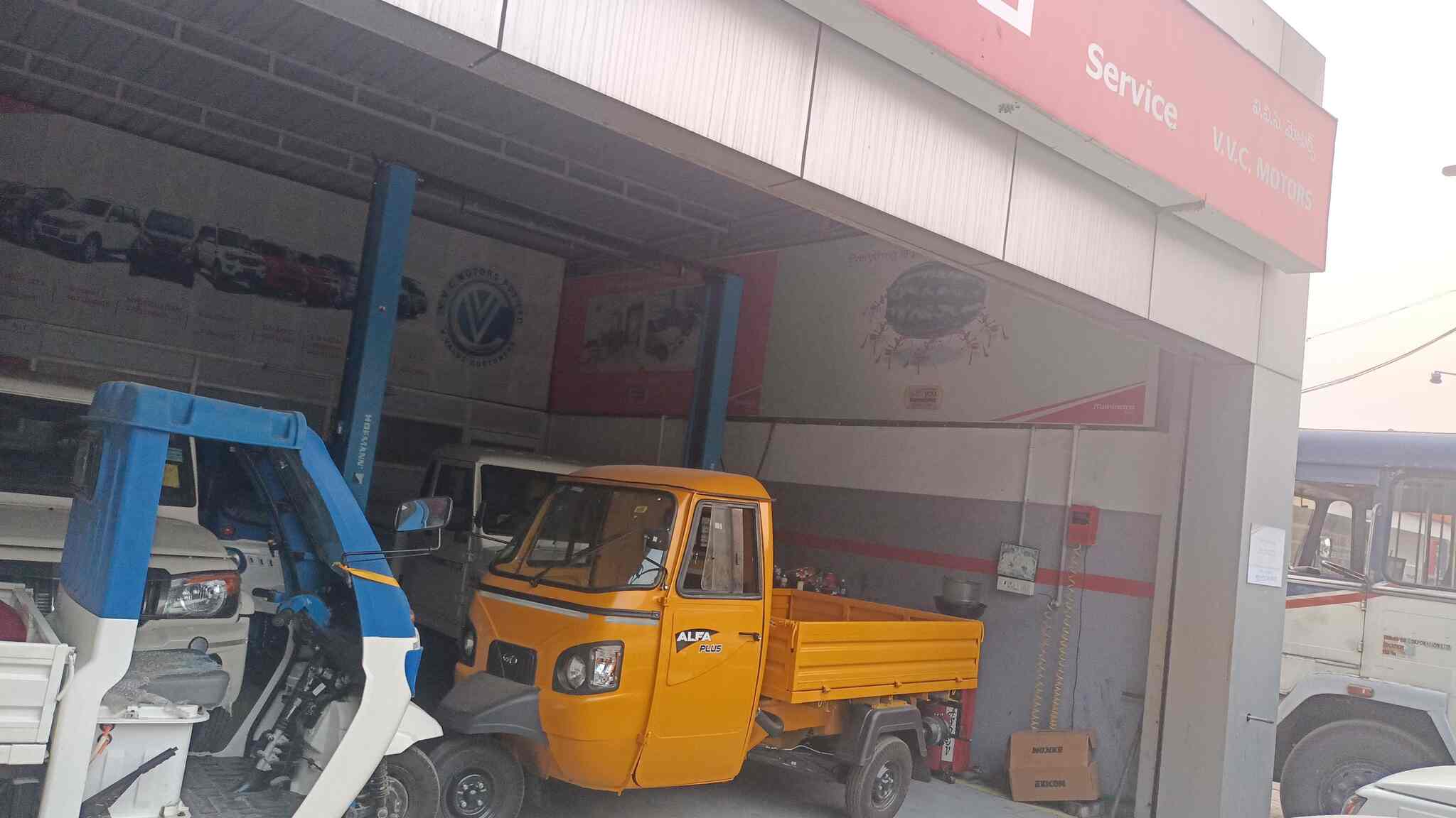 Mahindra Vvc Motors in Madinaguda,Hyderabad Best Car Towing Services