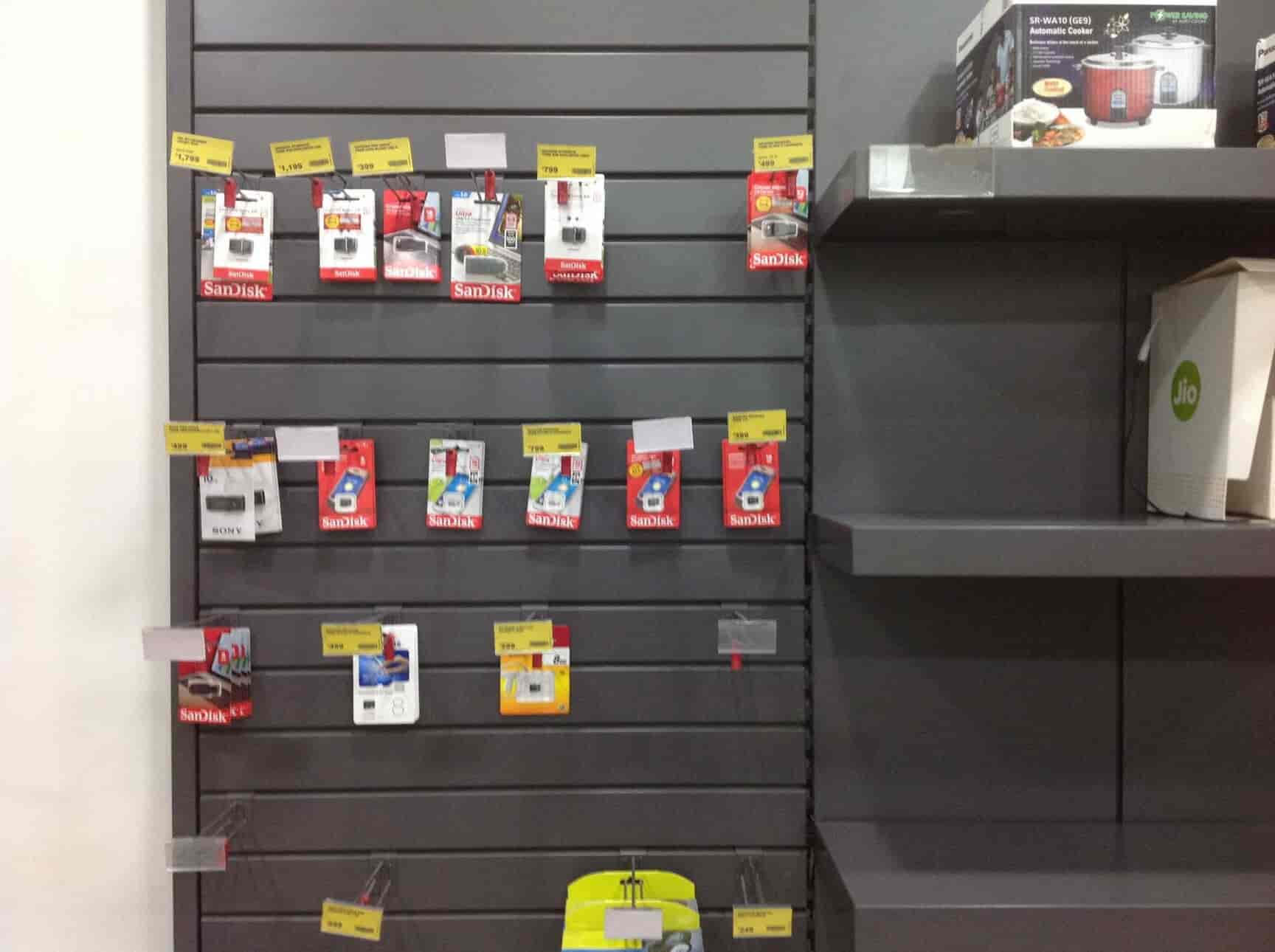 Reliance Digital Xpress Mini in Kukatpally,Hyderabad Best Smart Watch