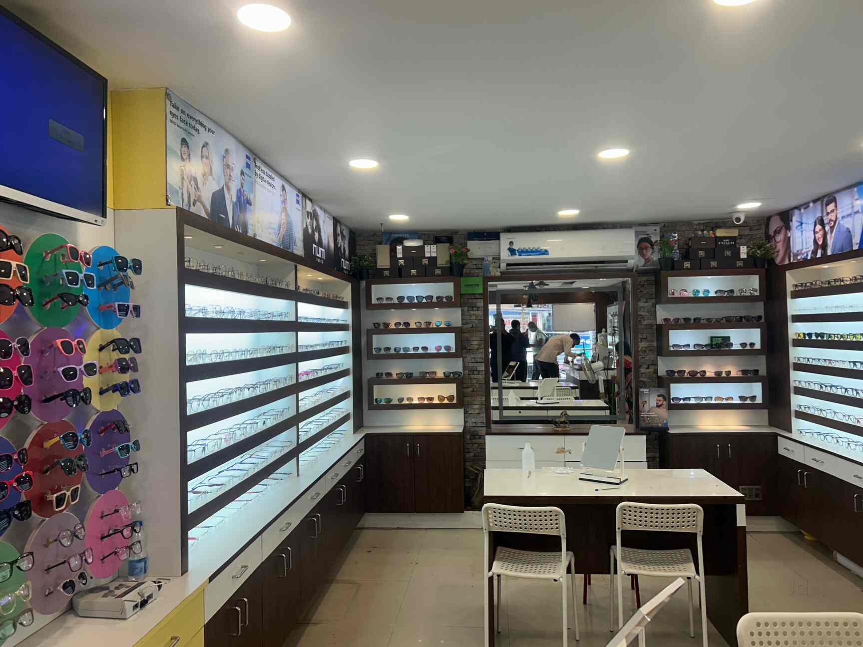 Optical Express in KPHB Phase 1,Hyderabad Best Spectacle Frame