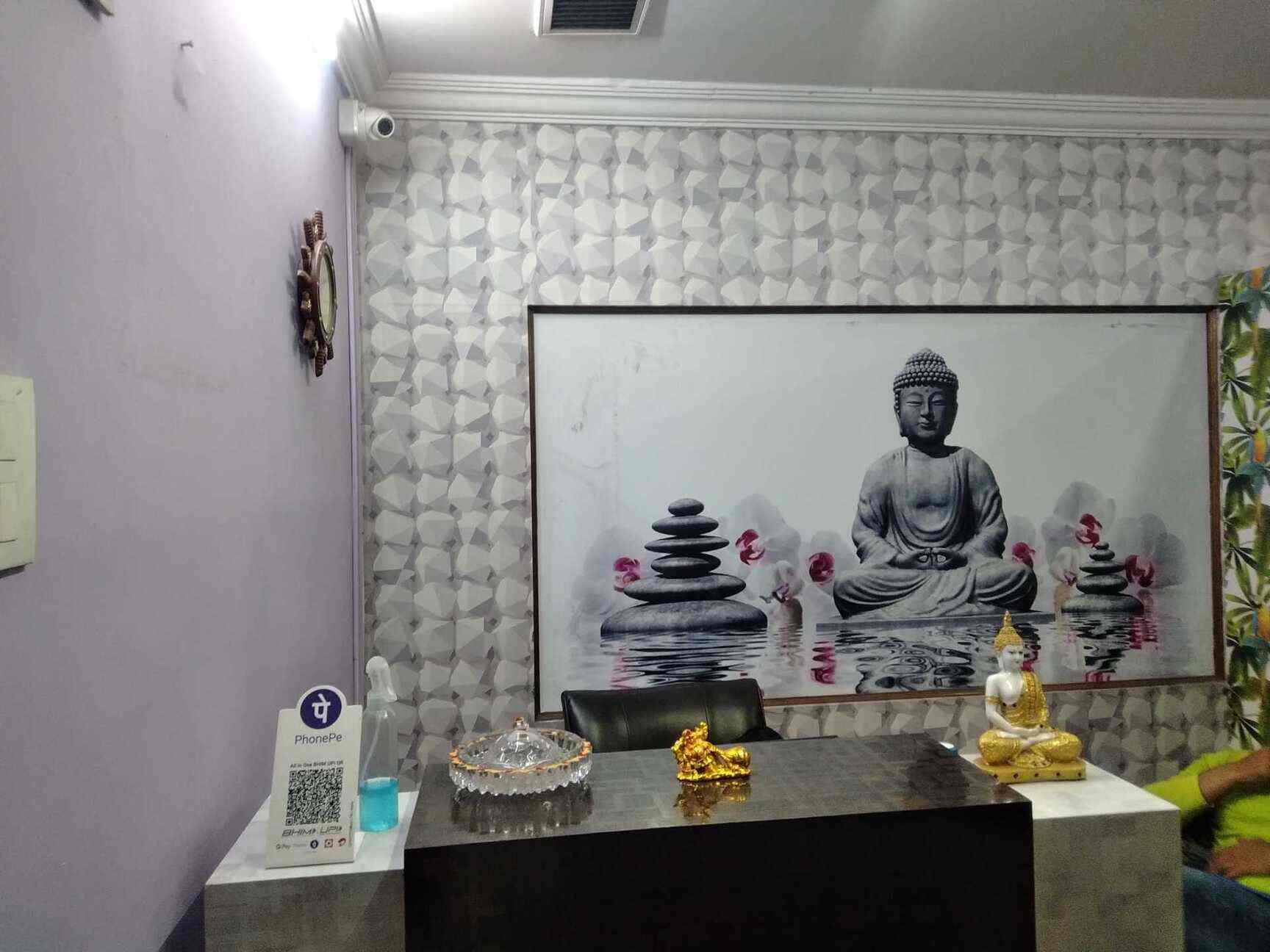 Glamorous Family Saloon in Banjara Hills,Hyderabad Best Body Massage