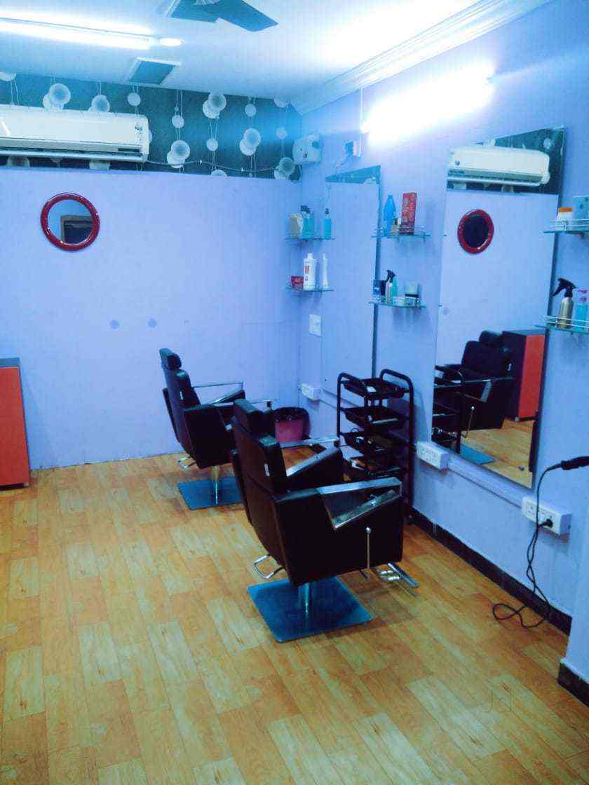 Glamorous Family Saloon, Banjara Hills Body Massage Centres in