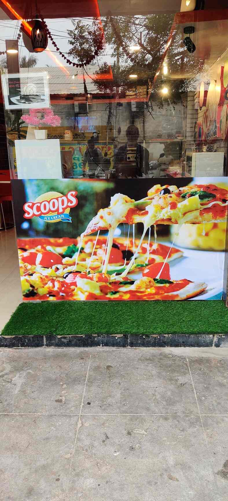 Scoops Ice Cream Parlour Pizzas in Nizampet,Hyderabad Best Pizza