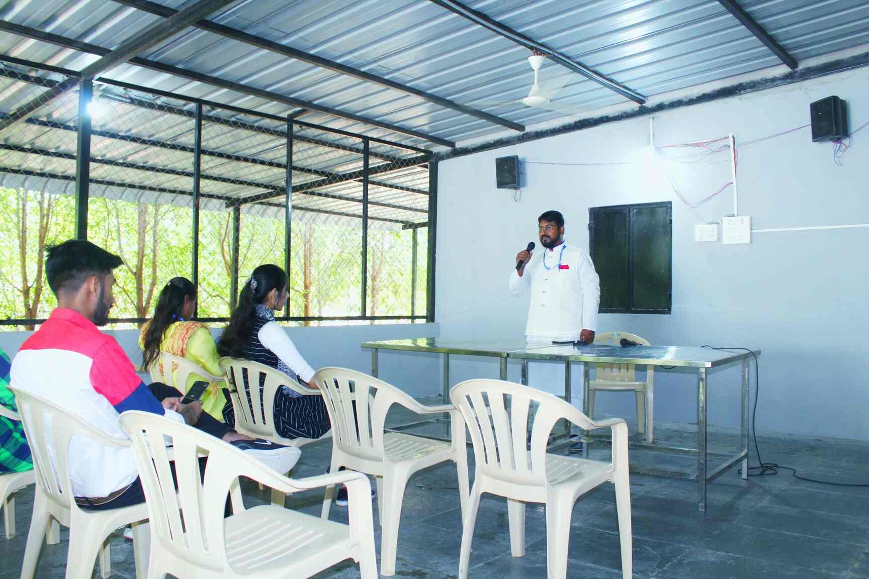 Hussain Travels in Chelapuracharminar,Hyderabad Best Travel Agents