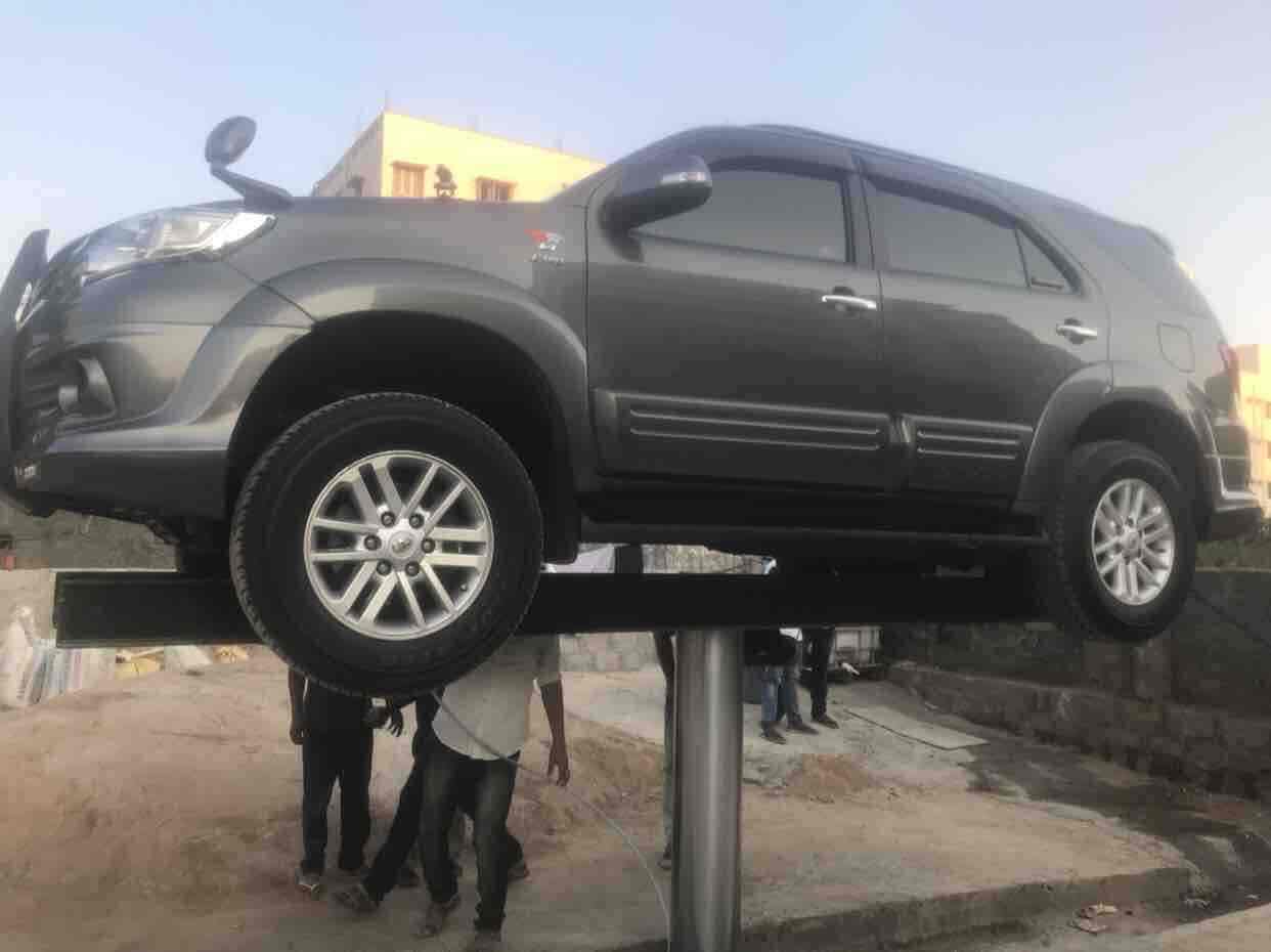 Rainbow Car Wash in Madhapur,Hyderabad Best Car Washing Services in