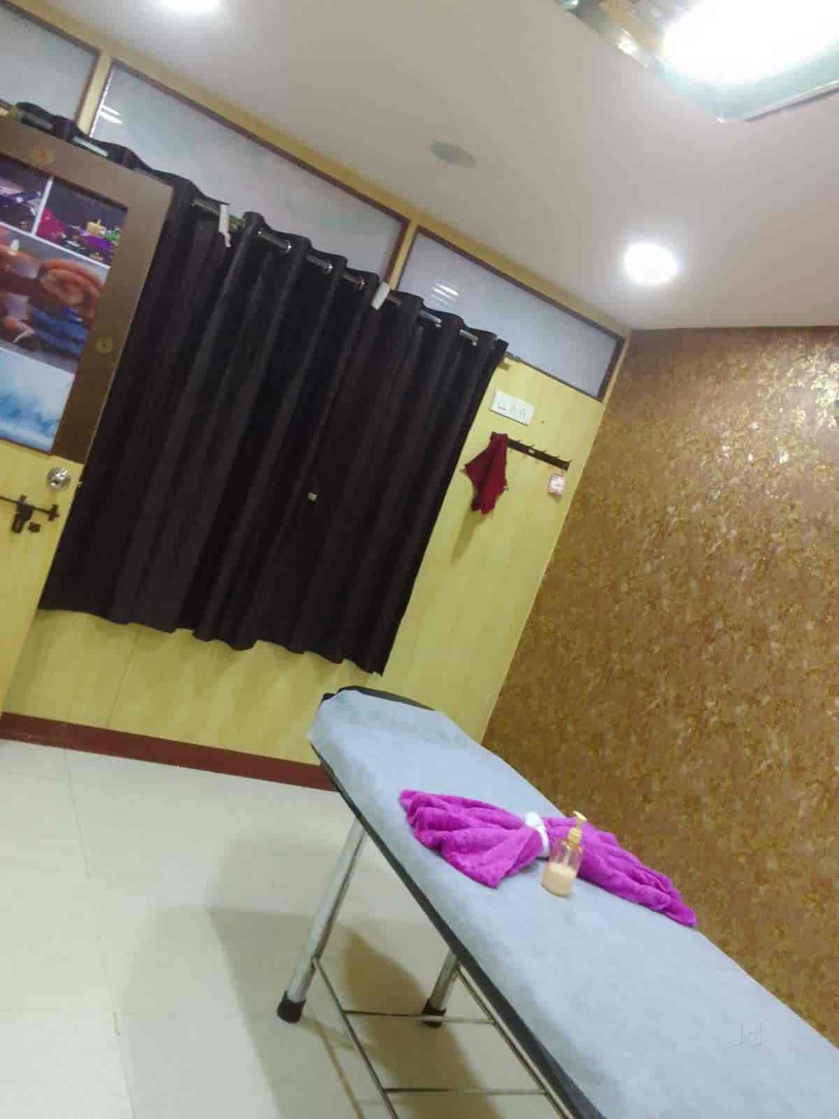 Moksha Family Salon & Sp in Picketsecunderabad,Hyderabad Best Body