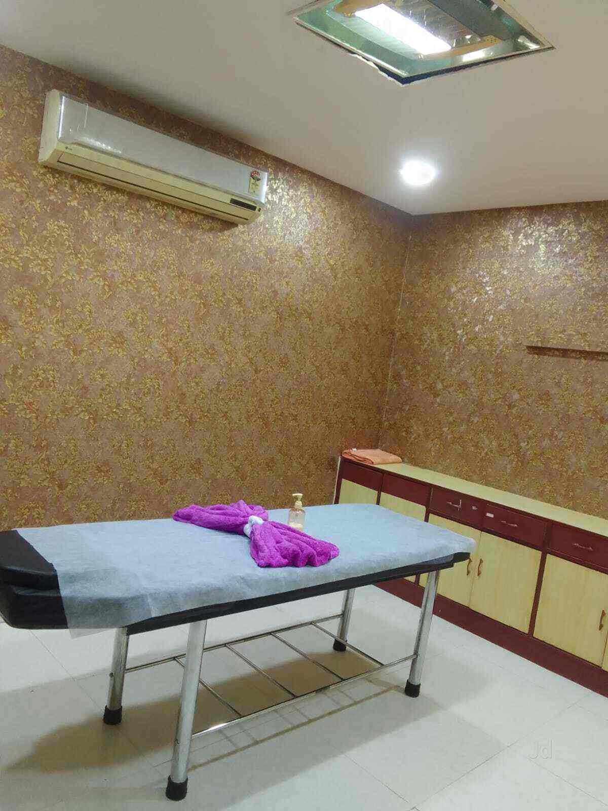 Moksha Family Salon & Sp in Picketsecunderabad,Hyderabad Best Body