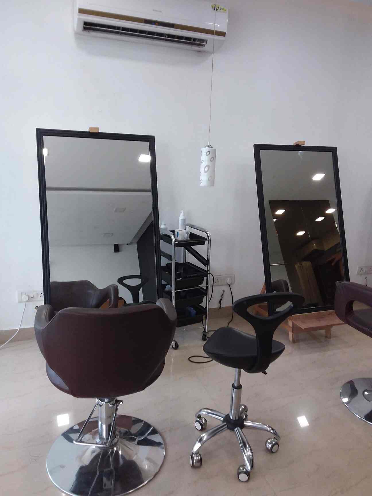 Mane Street The Family Salon in Moosapet,Hyderabad Best Beauty Spas