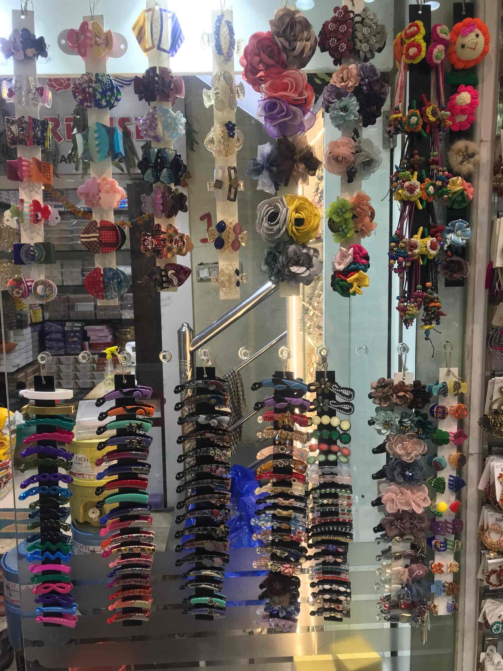 Rangoli Exclusive in Begum Bazar,Hyderabad Best Hair Accessory