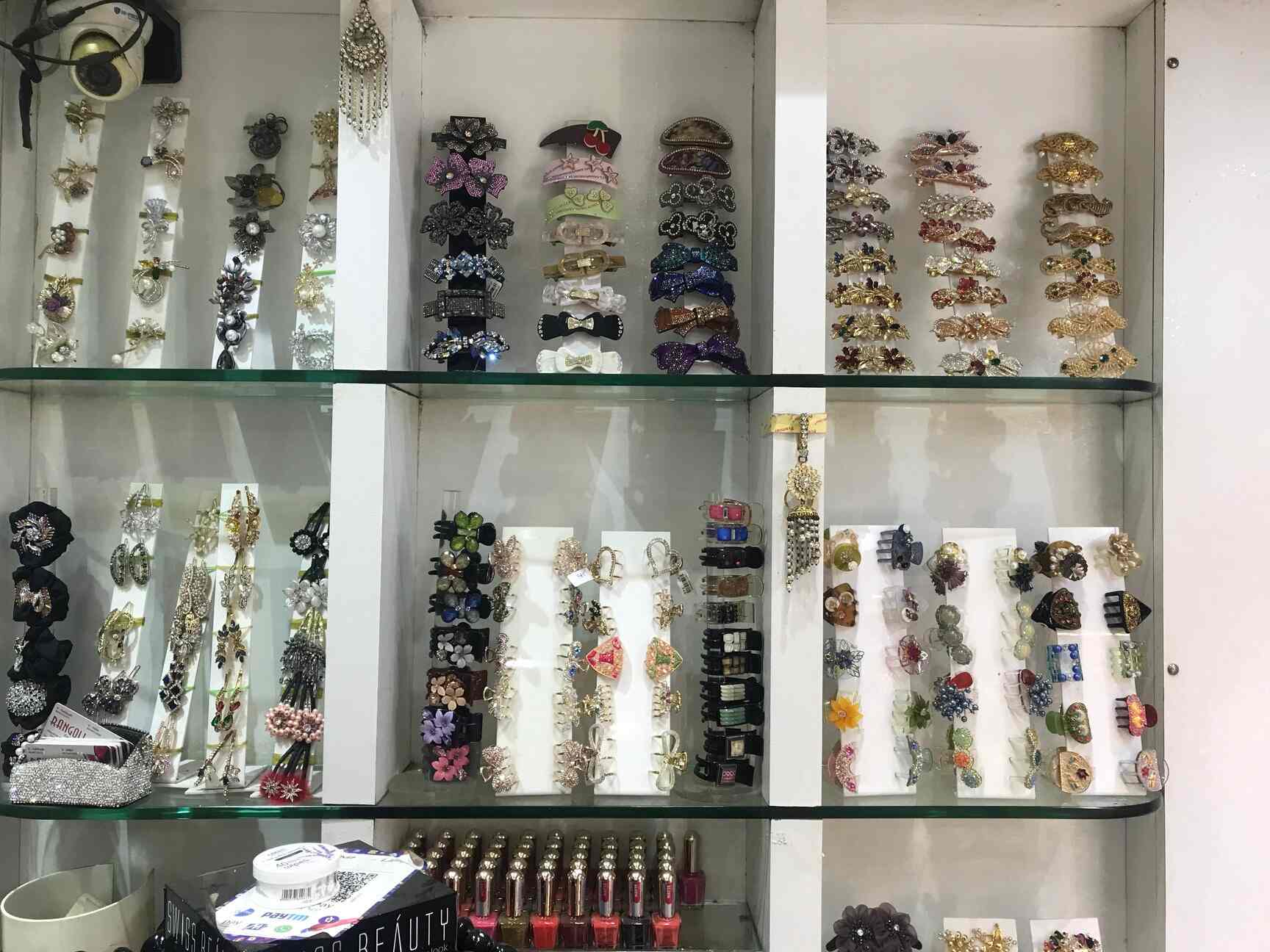 Rangoli Exclusive in Begum Bazar,Hyderabad Best Hair Accessory