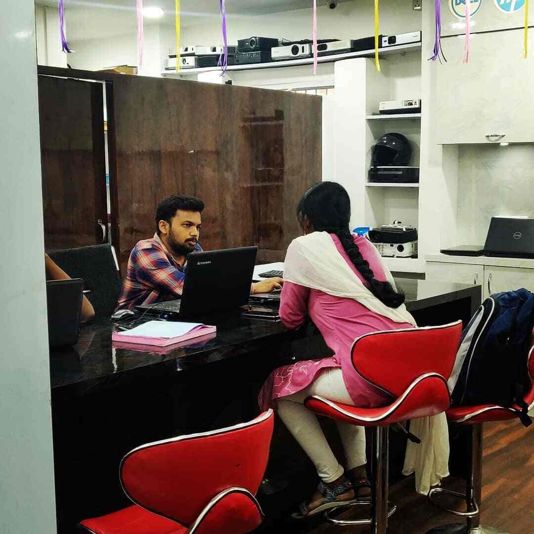 Projector Repair World in Hitech City,Hyderabad Best Dlp Projector