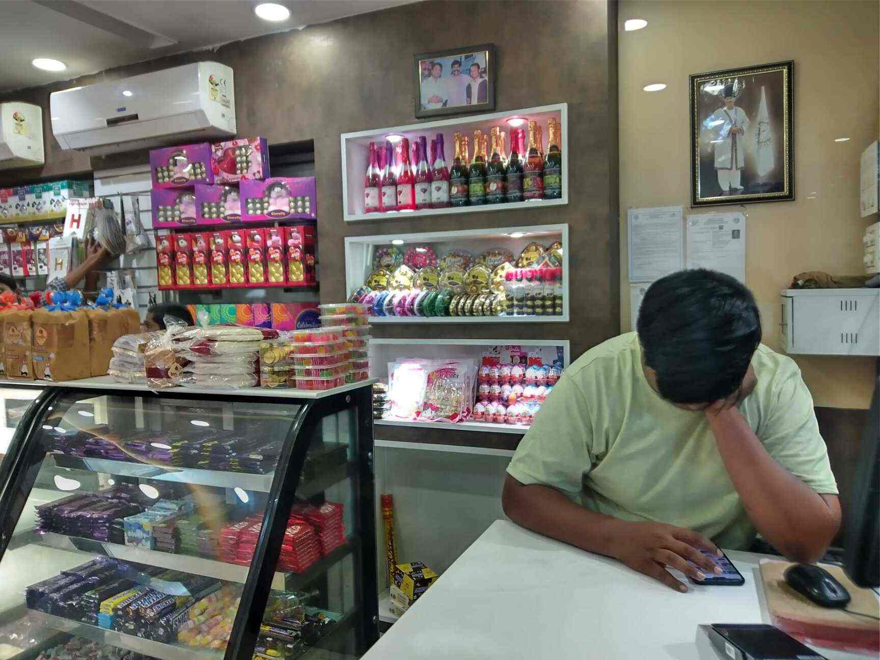 Brown Bear Bakers in Kukatpally,Hyderabad Order Food Online Best