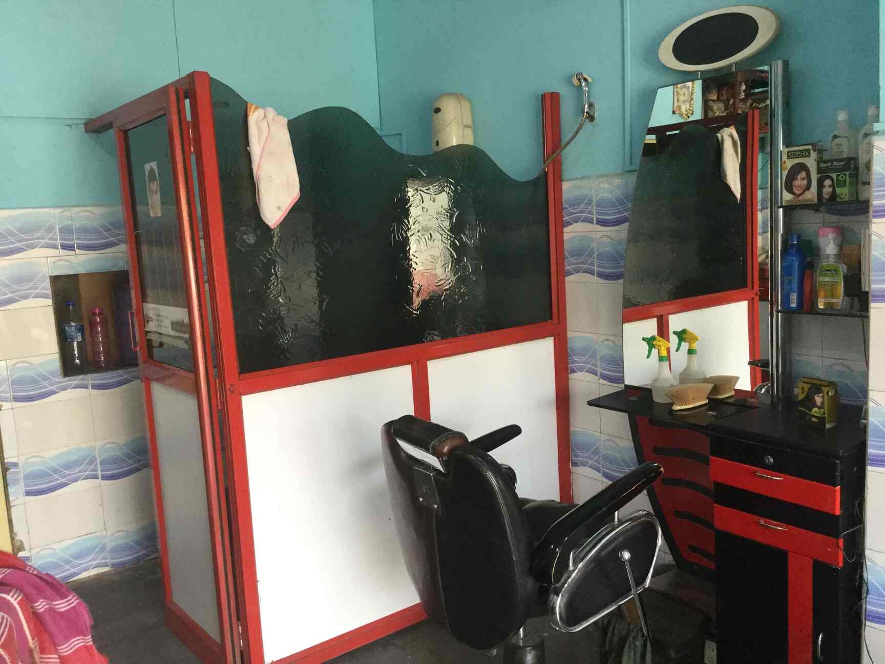 Airstocrat Saloon in Himayat Nagar,Hyderabad Best Beauty Salons in