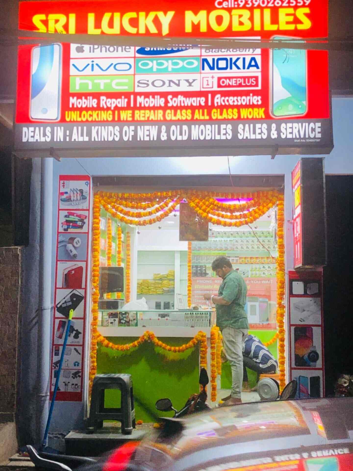 Sri Lucky Mobiles, Madhapur Mobile Phone Repair & ServicesSamsung in