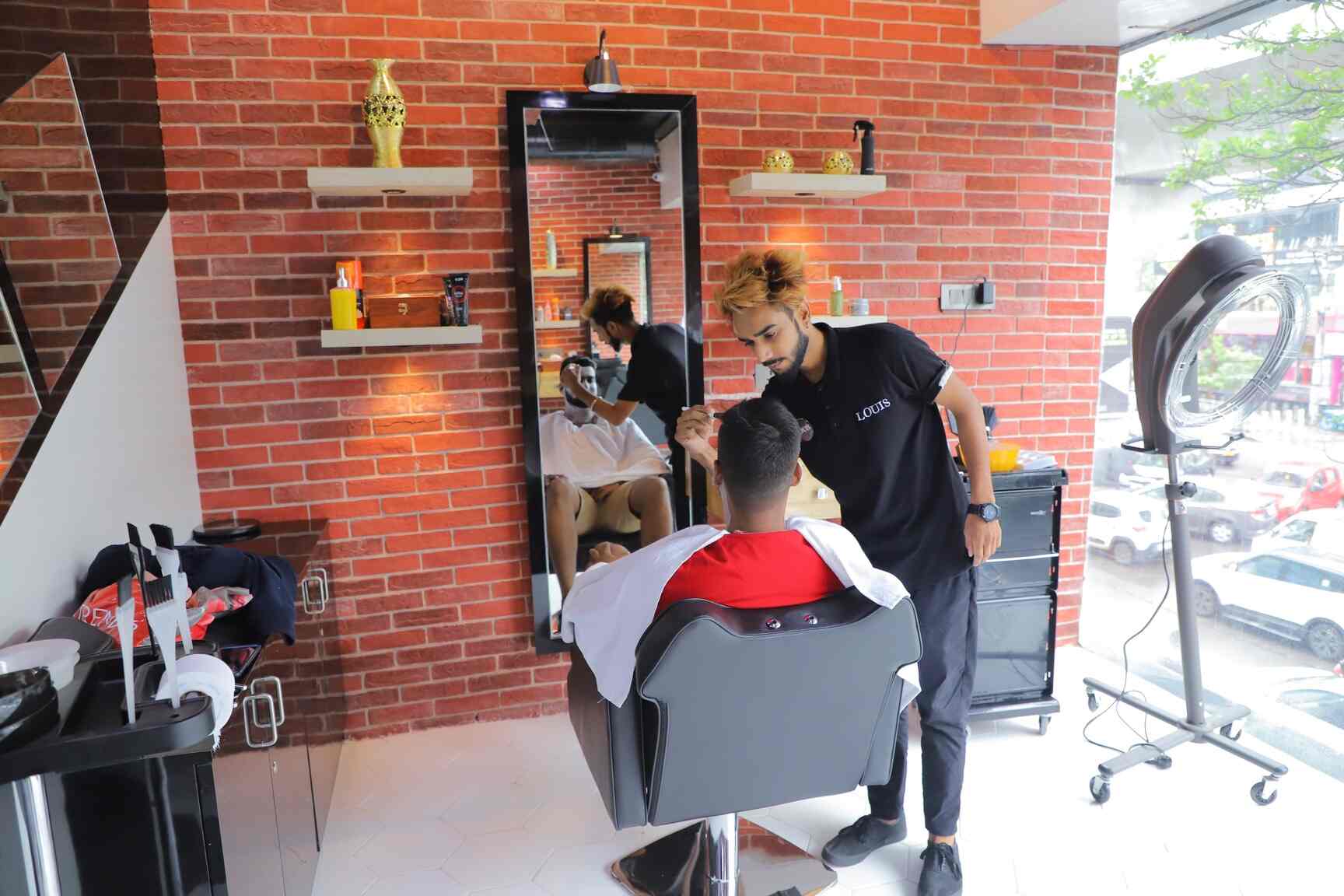 Louis Salon in Jubilee Hills,Hyderabad Best Beauty Parlours in