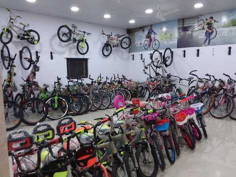 cycle world gachibowli