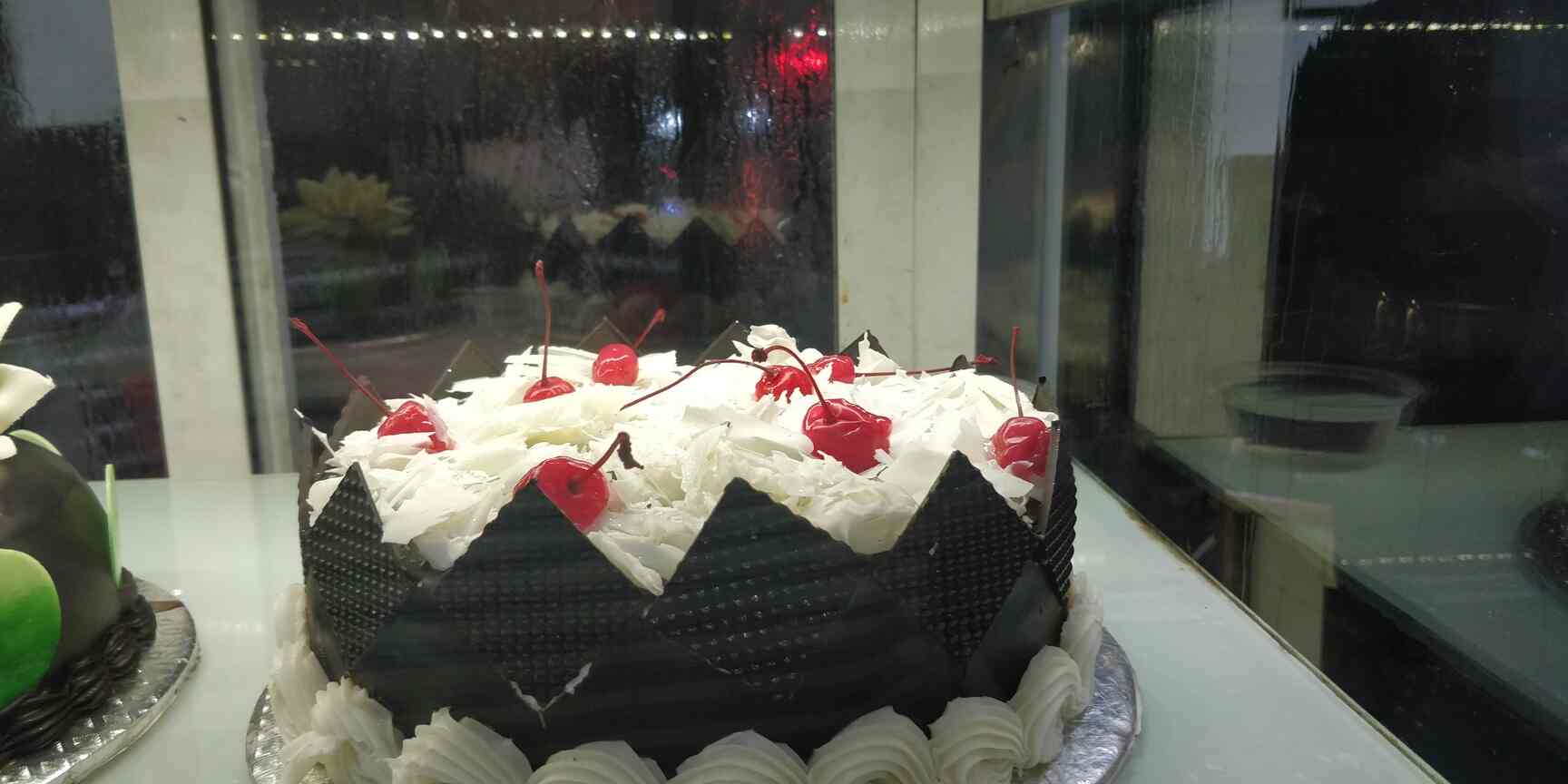 Dial A Cake 24hrs in Dilsukhnagar,Hyderabad Best Customised Cake