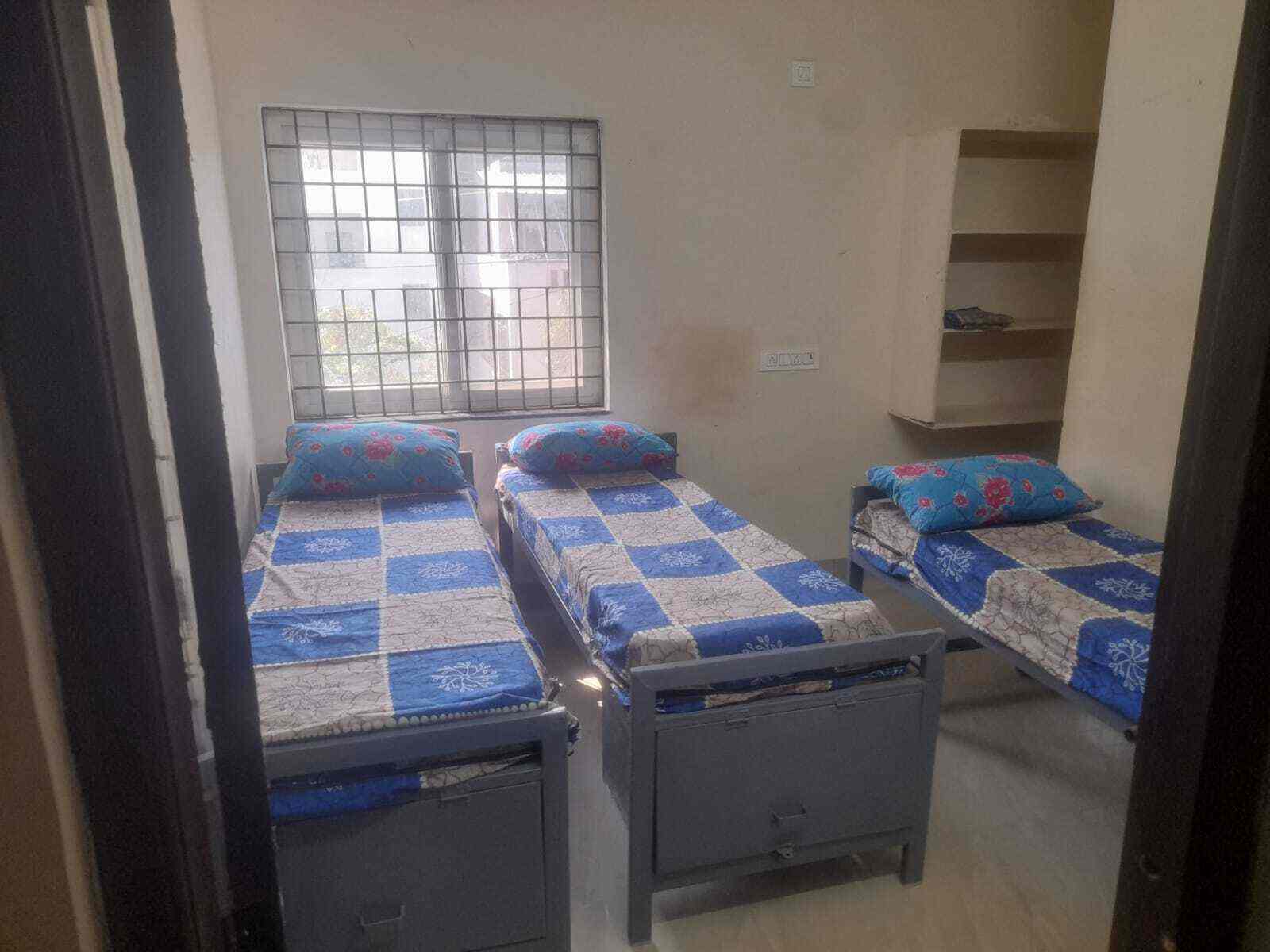 Book VSR EXECUTIVE MEN'S HOSTEL in KPHB Phase 7,Hyderabad Best