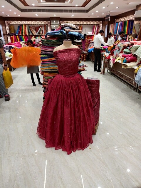 Narsing clothing store near me