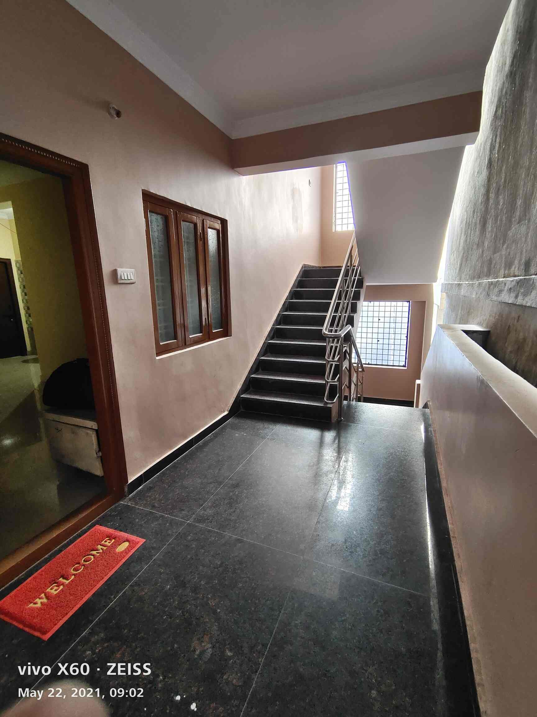 Book Sri Venkateswara Pg For Luxury Mens Hostel in Kphb