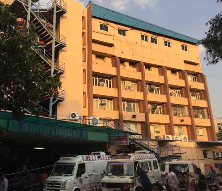 Dr Bharadi Swaroop Govind Care Hospitals Cardiologists Book Appointment Online Cardiologists In Nampally Hyderabad Justdial