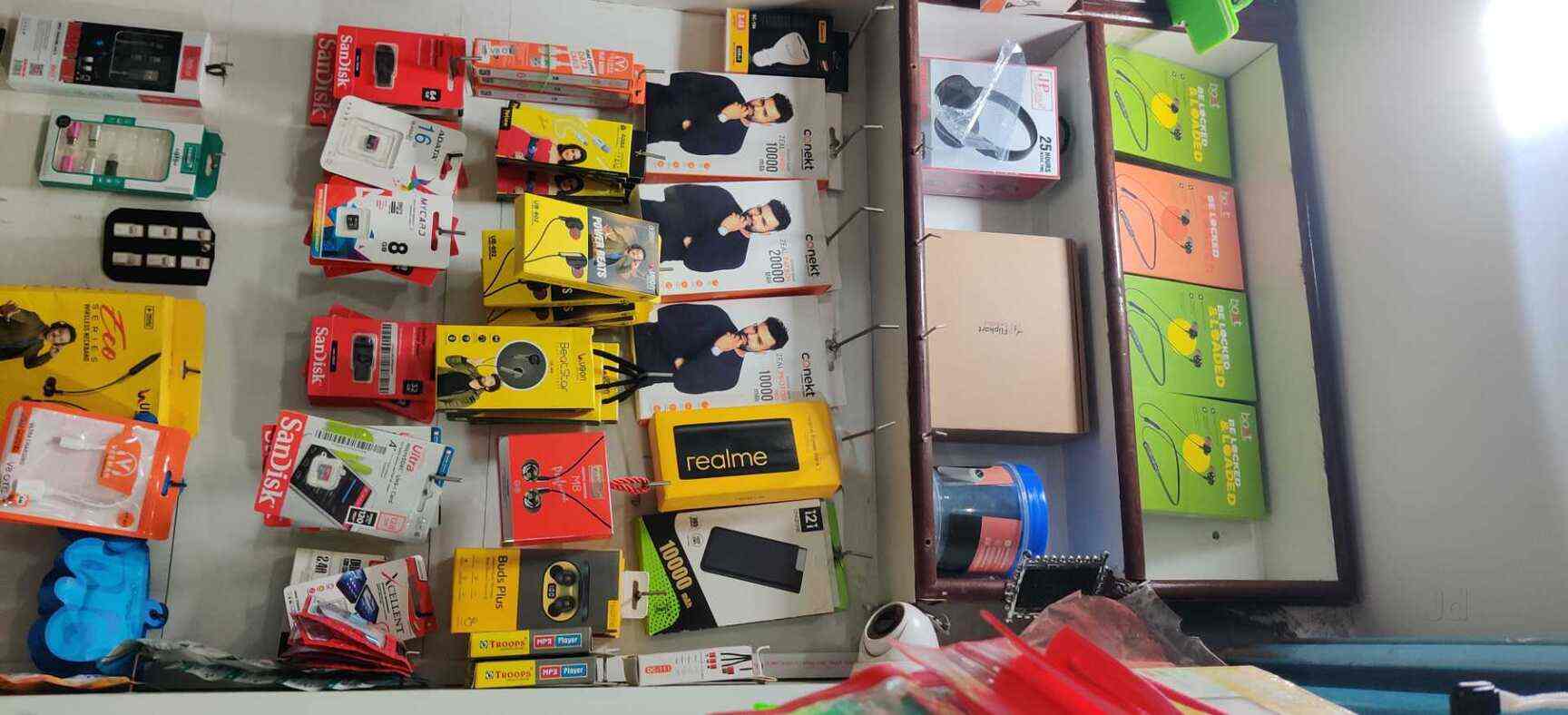 Xtreme Mobiles in Kukatpally,Hyderabad Best Mobile Phone Accessory